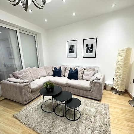 London Charm - Comfortable Room In Spacious House Екстериор снимка