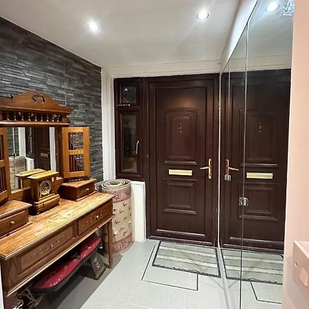 London Charm - Comfortable Room In Spacious House Екстериор снимка