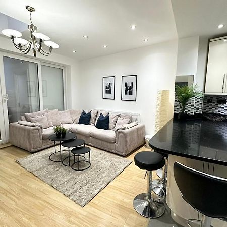 London Charm - Comfortable Room In Spacious House Екстериор снимка